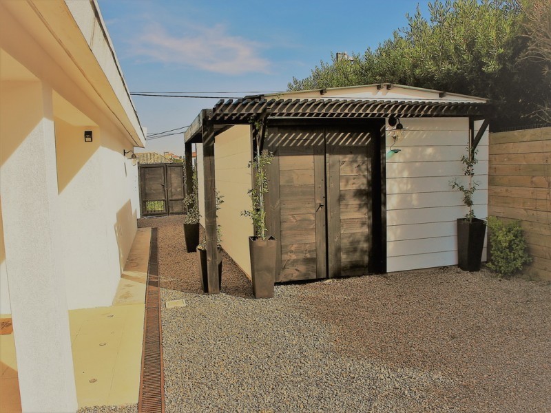 Moderna casa en venta a media cuadra del mar